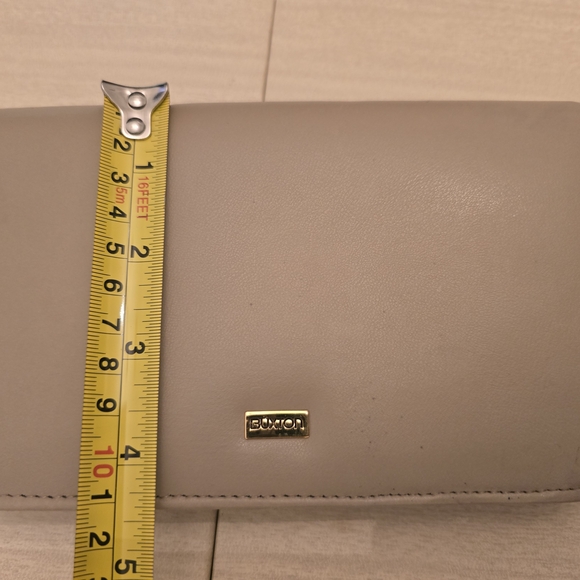 Buxton Tan Wallet/Crossbody, Excellent Condition, Missing Chain - Picture 13 of 13